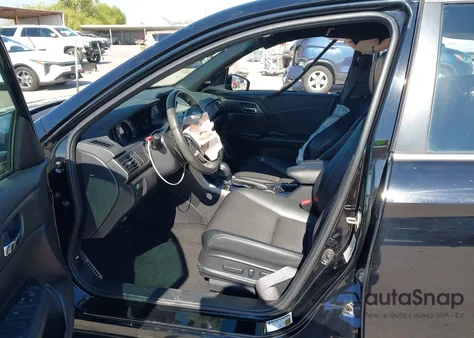 2017 Honda Accord Sport z USA, uszkodzony, nr VIN 1HGCR2F66HA137719